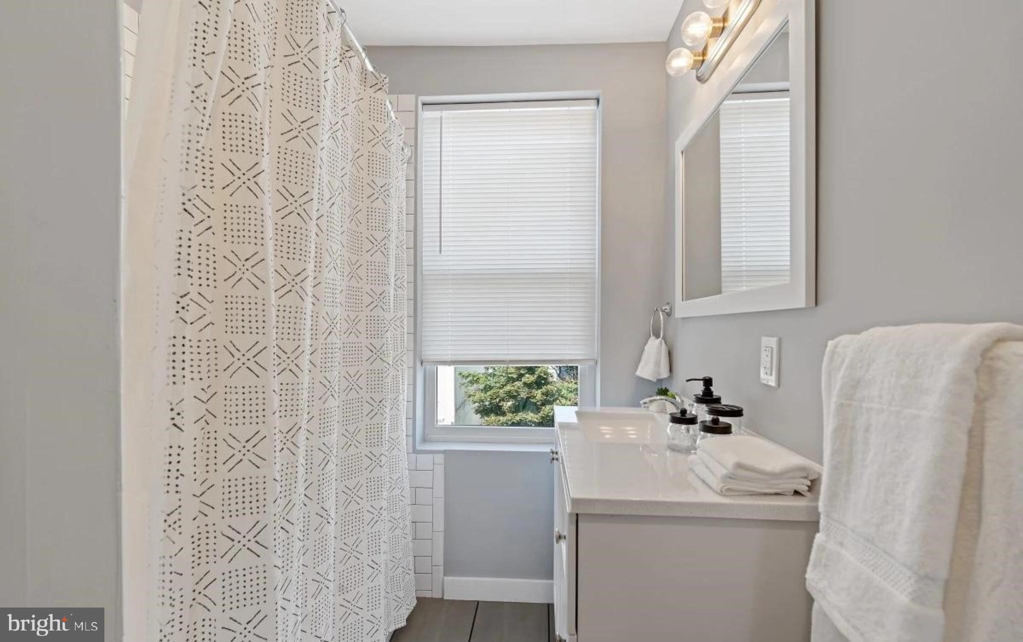 PHILADELPHIA (NORTHWEST) - Commercial Sale