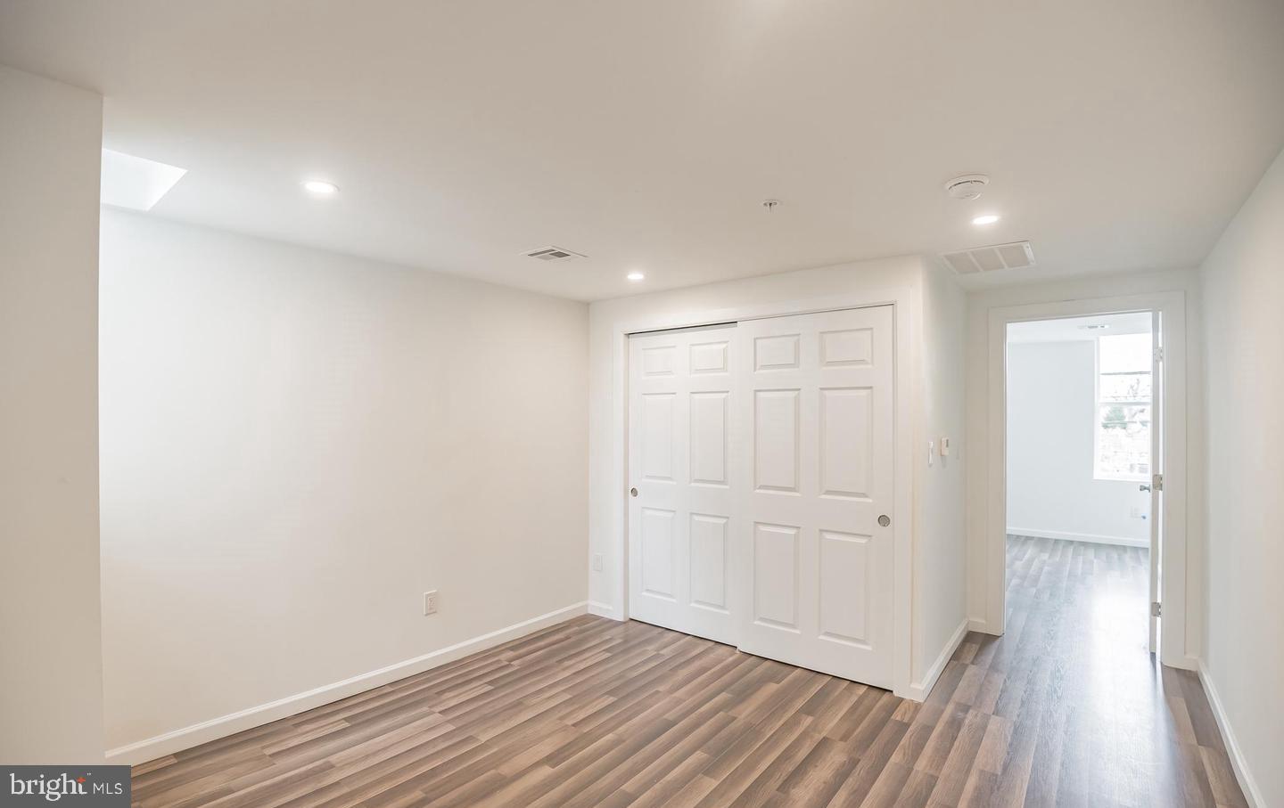 PHILADELPHIA (NORTHWEST) - Commercial Sale