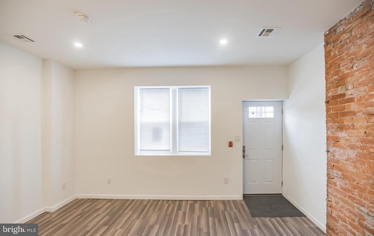 PHILADELPHIA (NORTHWEST) - Commercial Sale