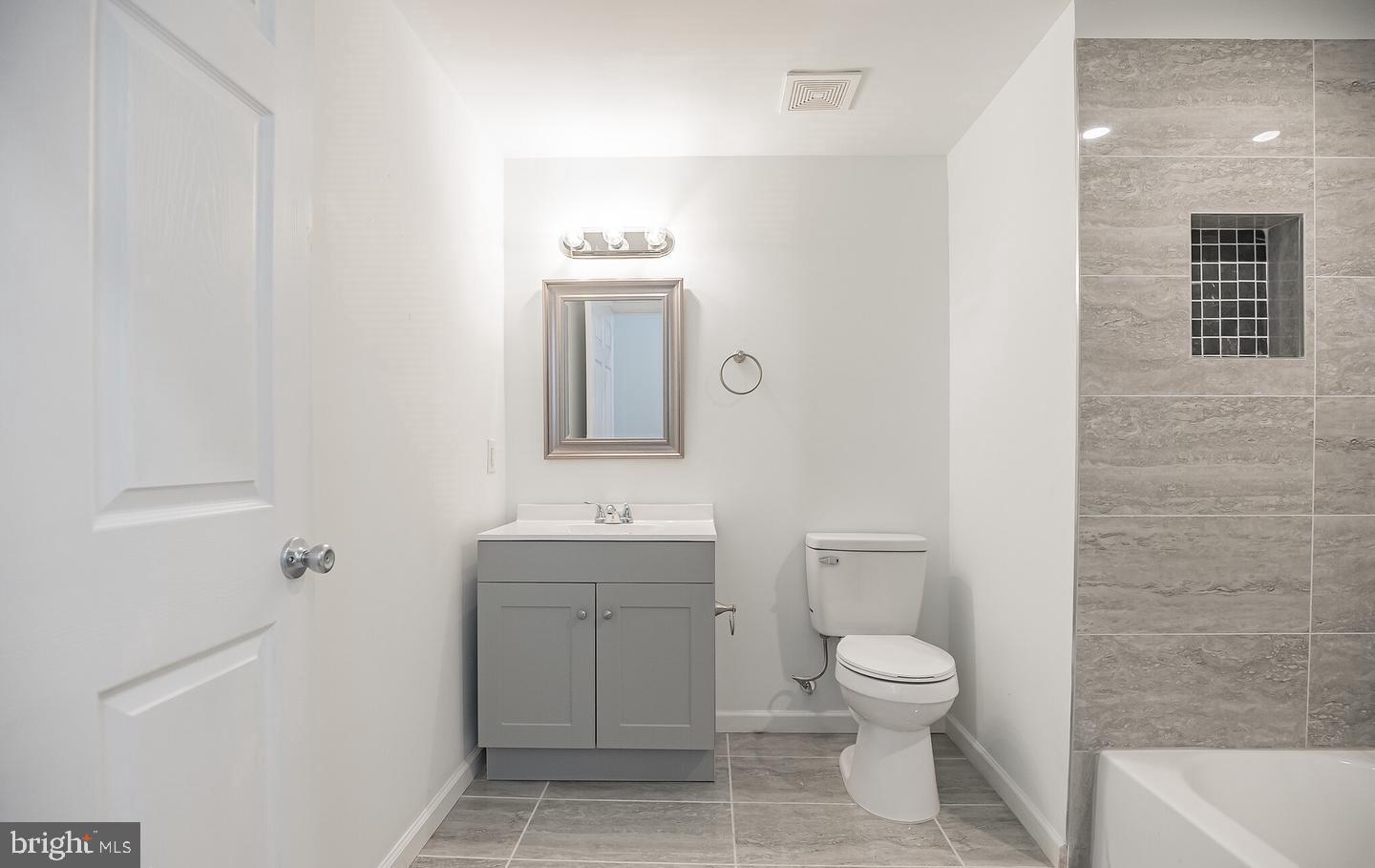 PHILADELPHIA (NORTHWEST) - Commercial Sale