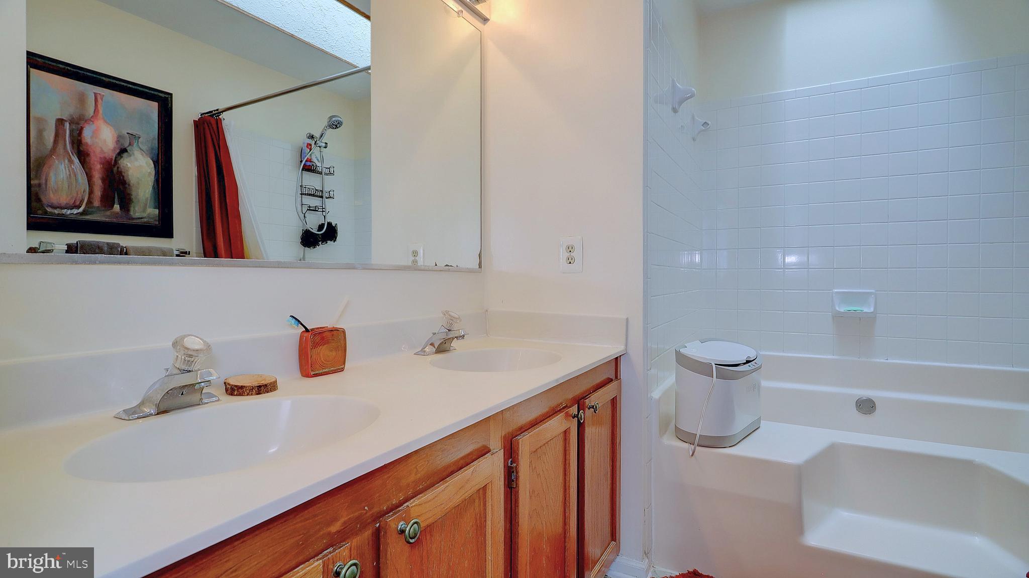 COMPTON VALLEY ESTATES - Residential