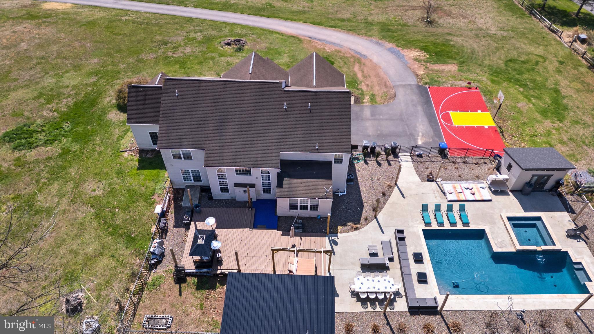 EST @ CEDAR HOLLOW - Residential