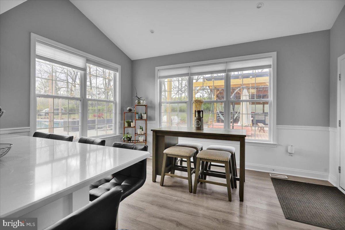 EST @ CEDAR HOLLOW - Residential