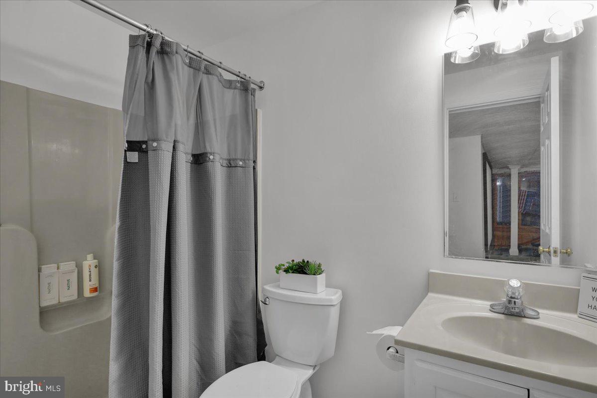 EST @ CEDAR HOLLOW - Residential