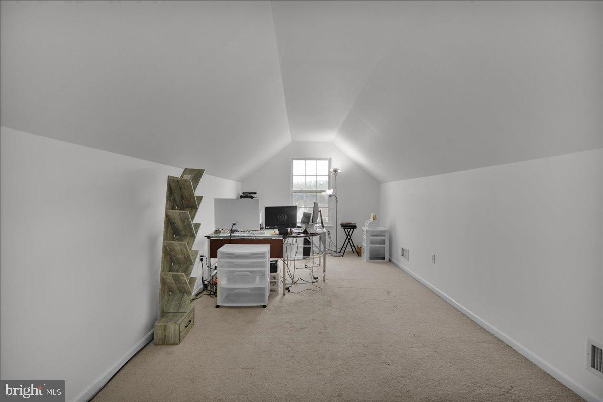 EST @ CEDAR HOLLOW - Residential