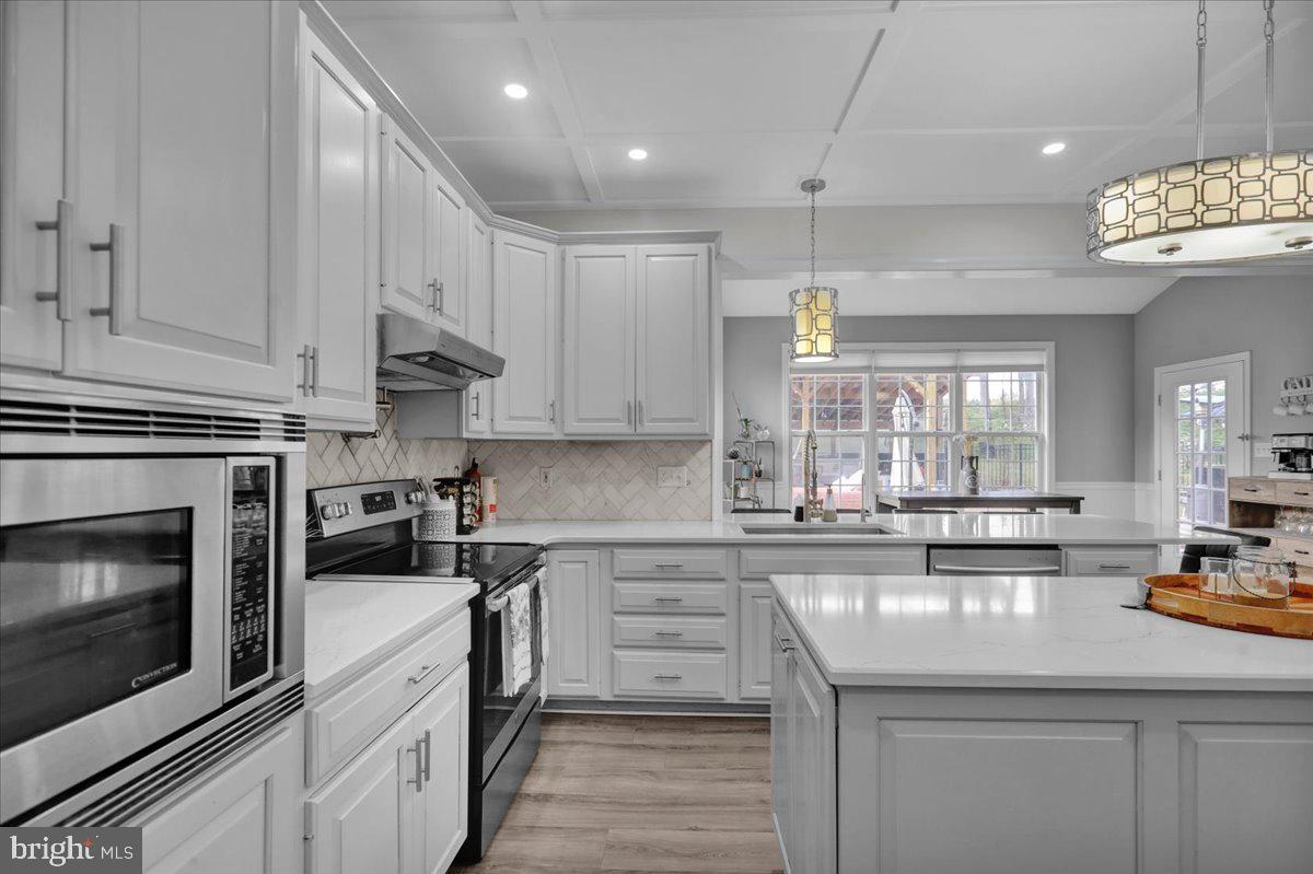 EST @ CEDAR HOLLOW - Residential