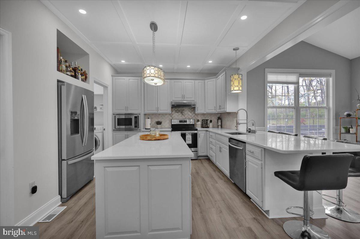 EST @ CEDAR HOLLOW - Residential