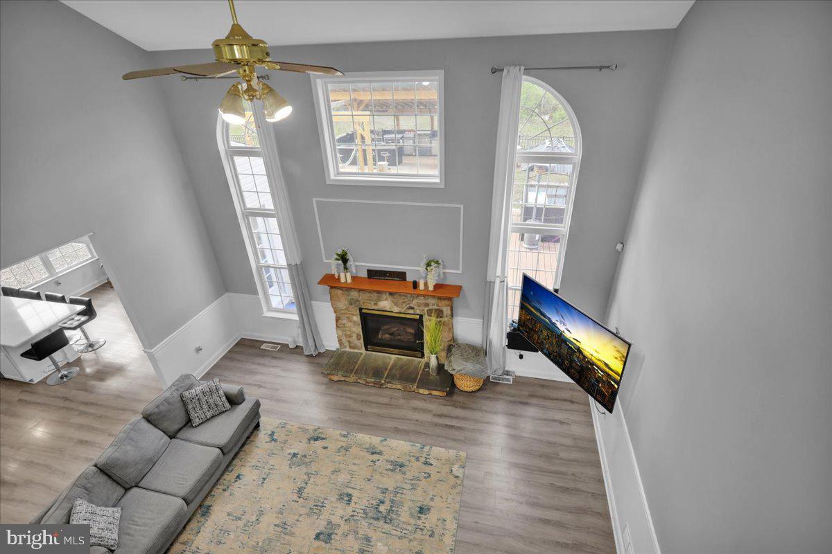 EST @ CEDAR HOLLOW - Residential