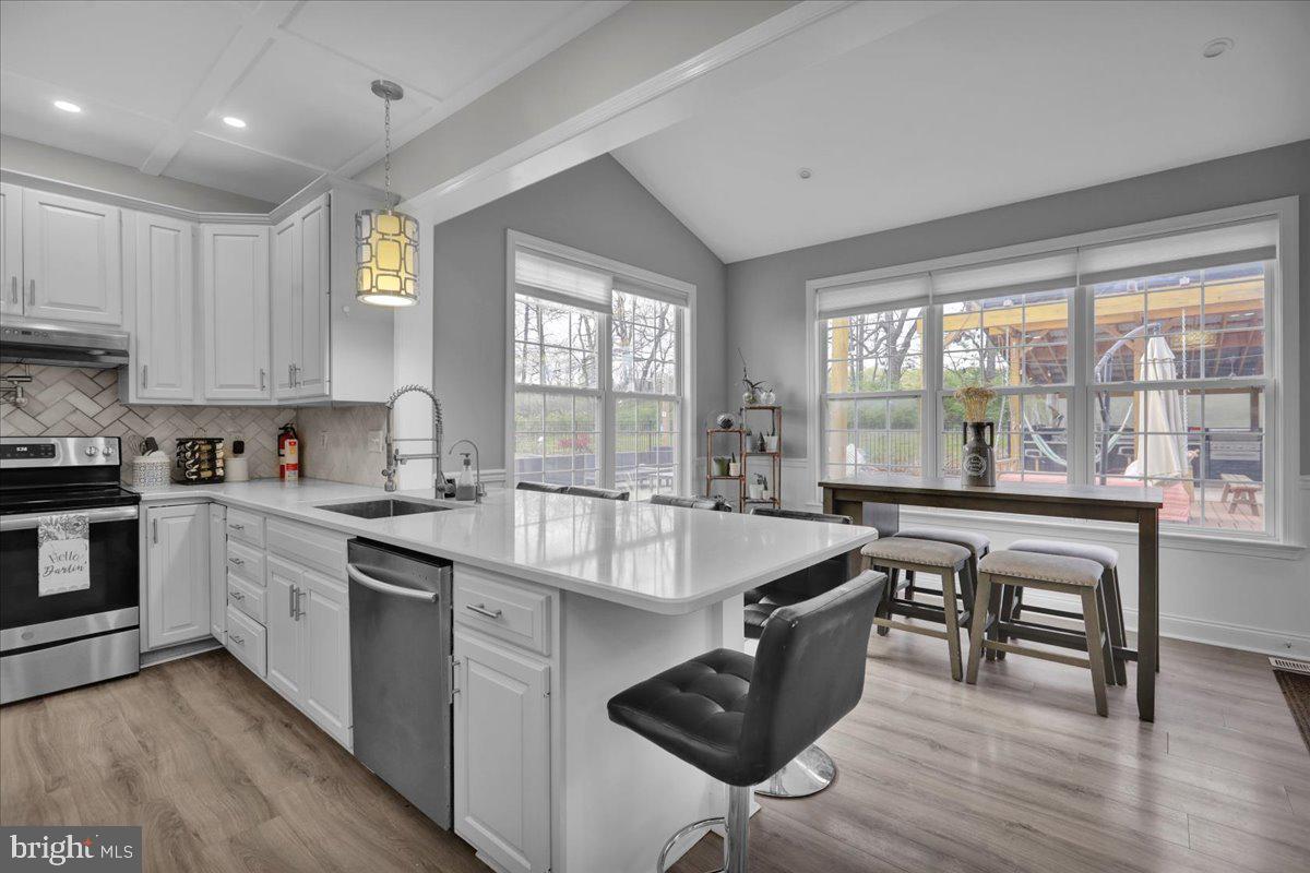 EST @ CEDAR HOLLOW - Residential