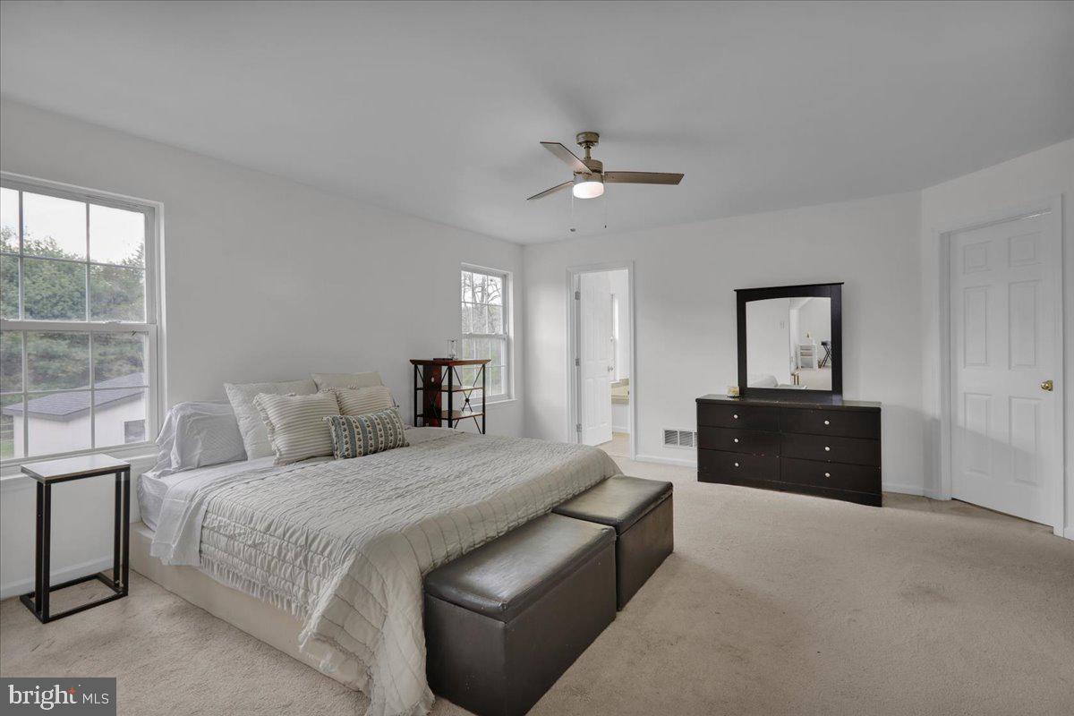 EST @ CEDAR HOLLOW - Residential
