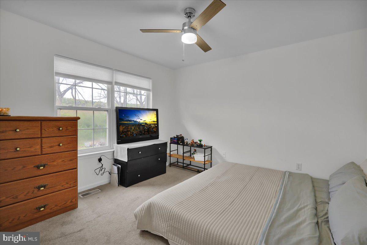 EST @ CEDAR HOLLOW - Residential