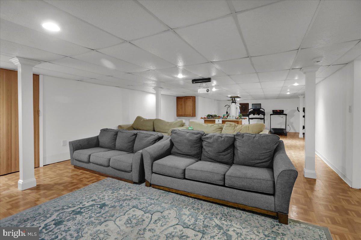 EST @ CEDAR HOLLOW - Residential