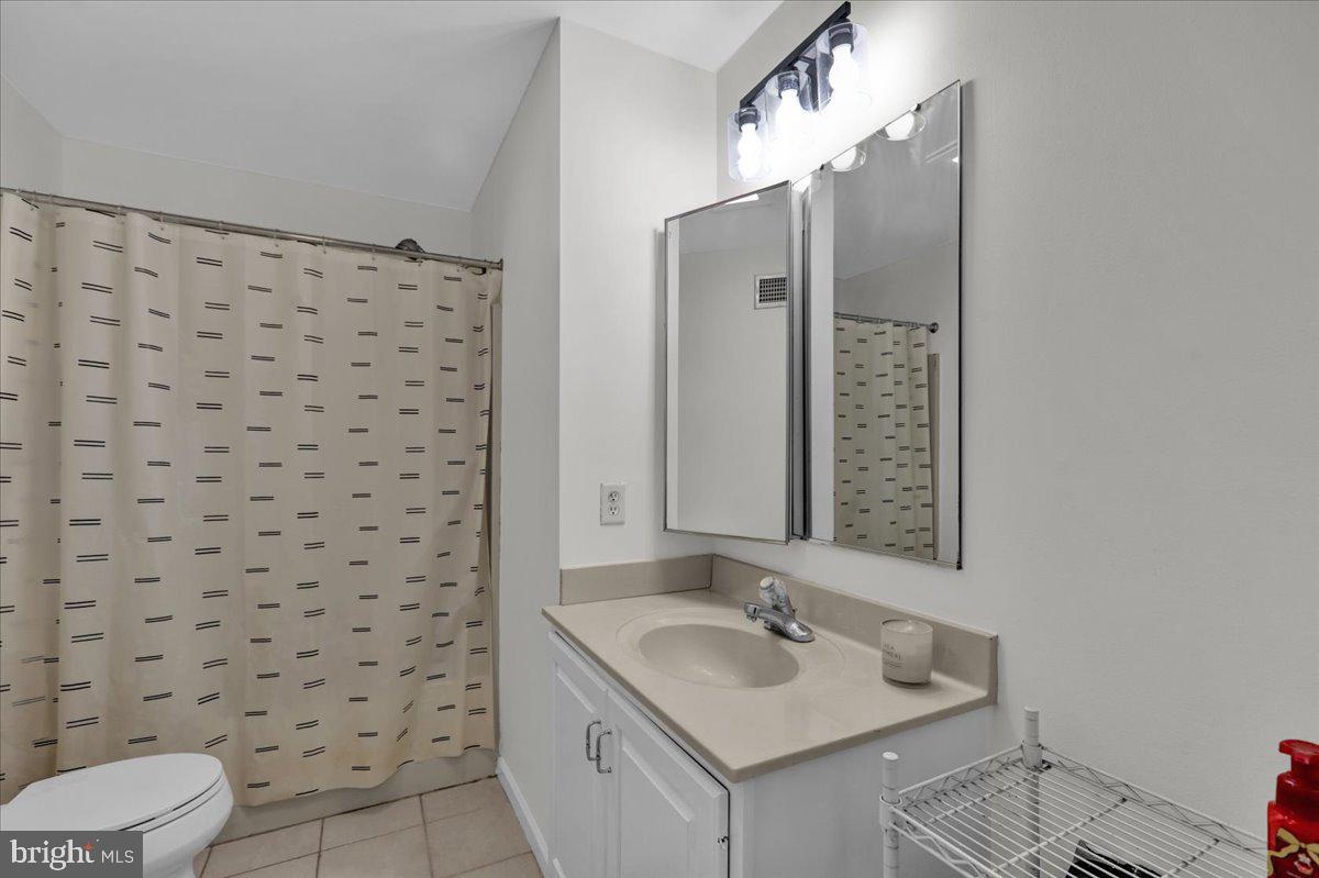 EST @ CEDAR HOLLOW - Residential