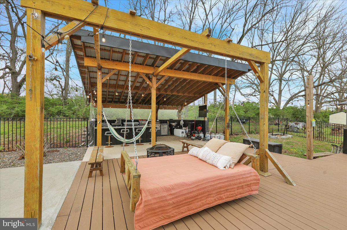 EST @ CEDAR HOLLOW - Residential