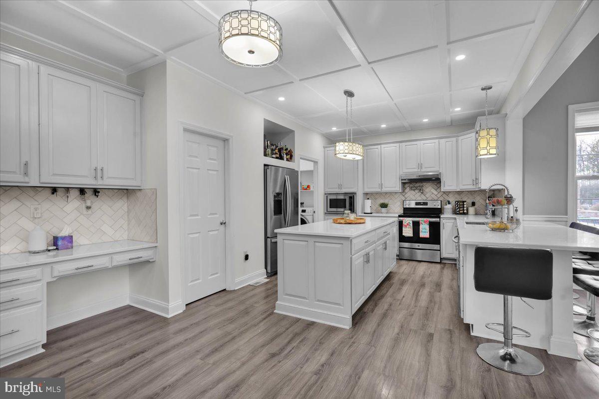EST @ CEDAR HOLLOW - Residential