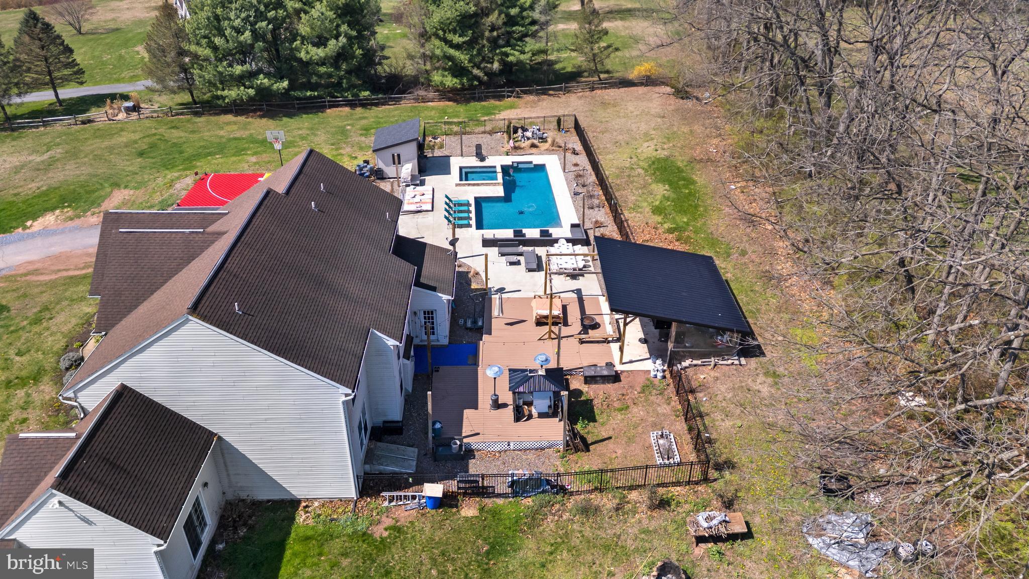 EST @ CEDAR HOLLOW - Residential