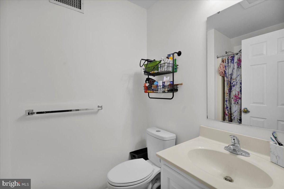 EST @ CEDAR HOLLOW - Residential