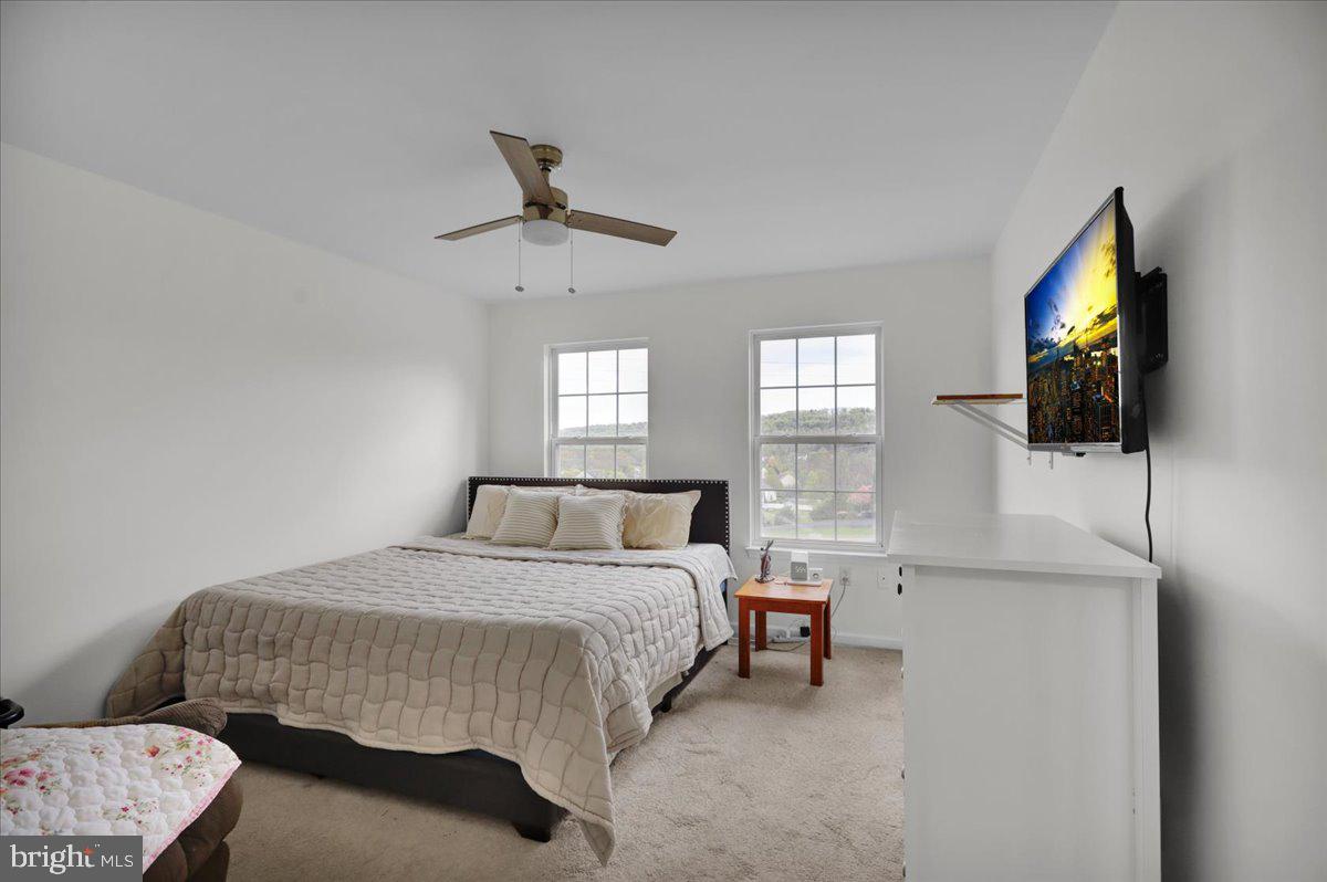 EST @ CEDAR HOLLOW - Residential