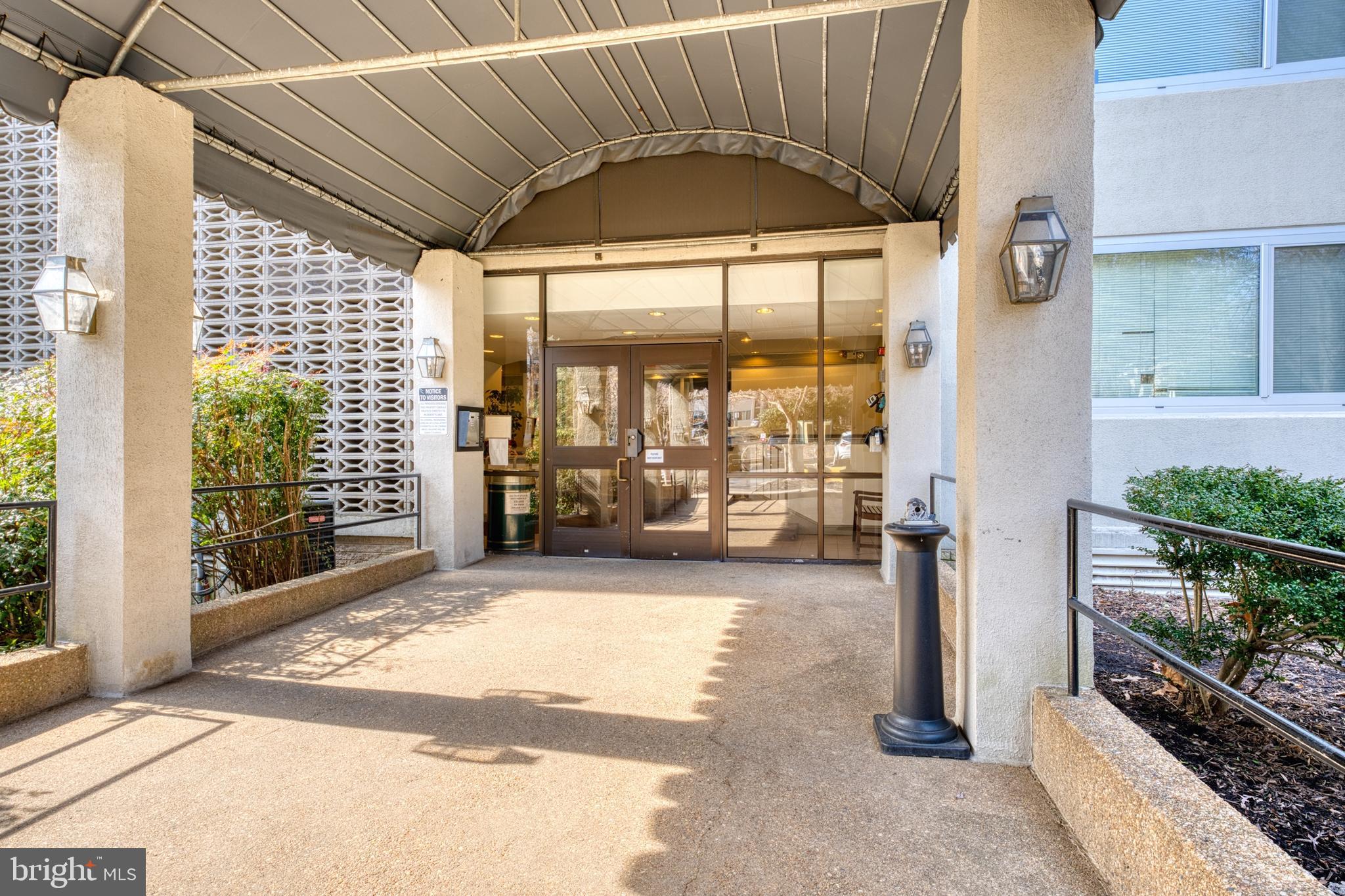 BRIARWOOD COURT - Residential