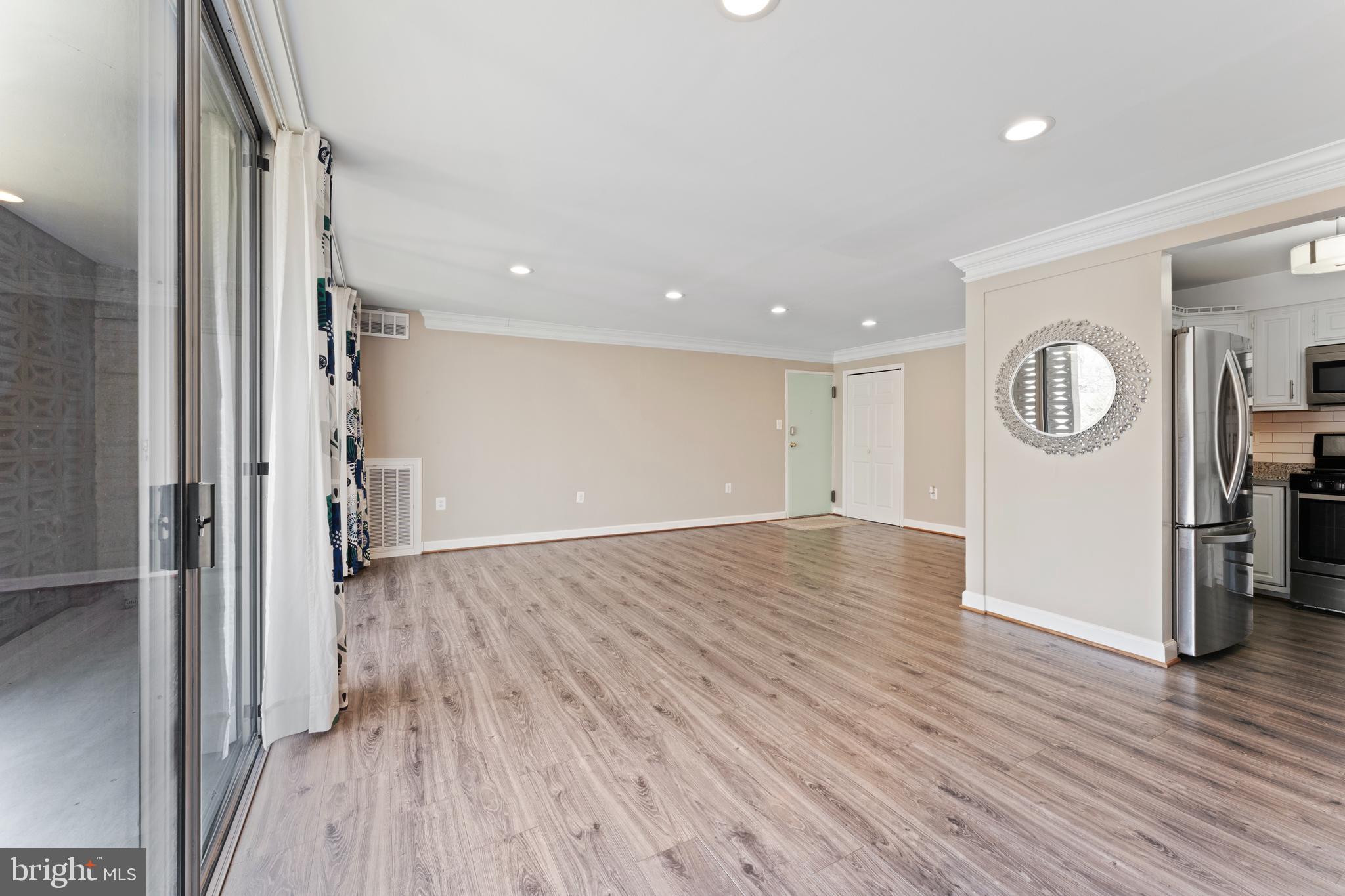 BRIARWOOD COURT - Residential