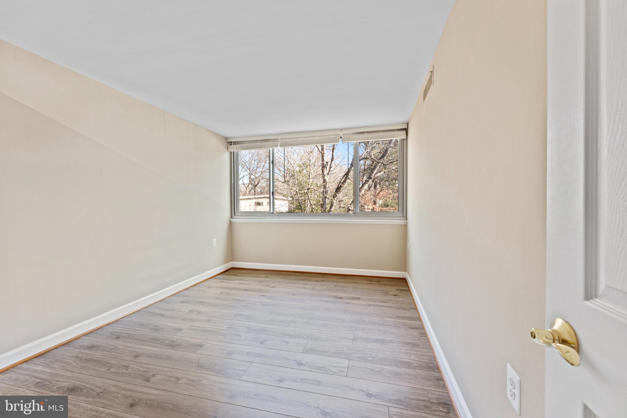 BRIARWOOD COURT - Residential