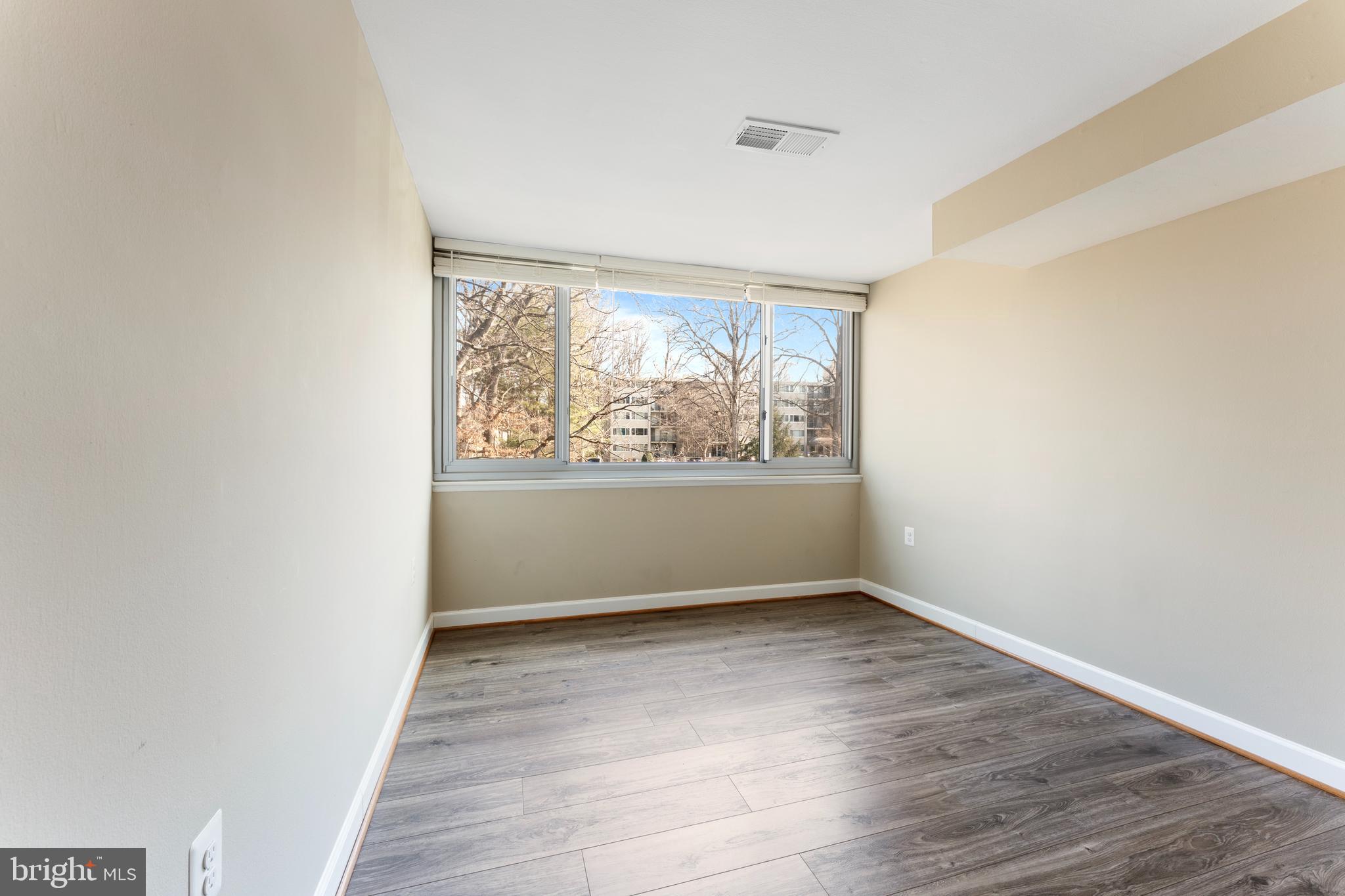 BRIARWOOD COURT - Residential