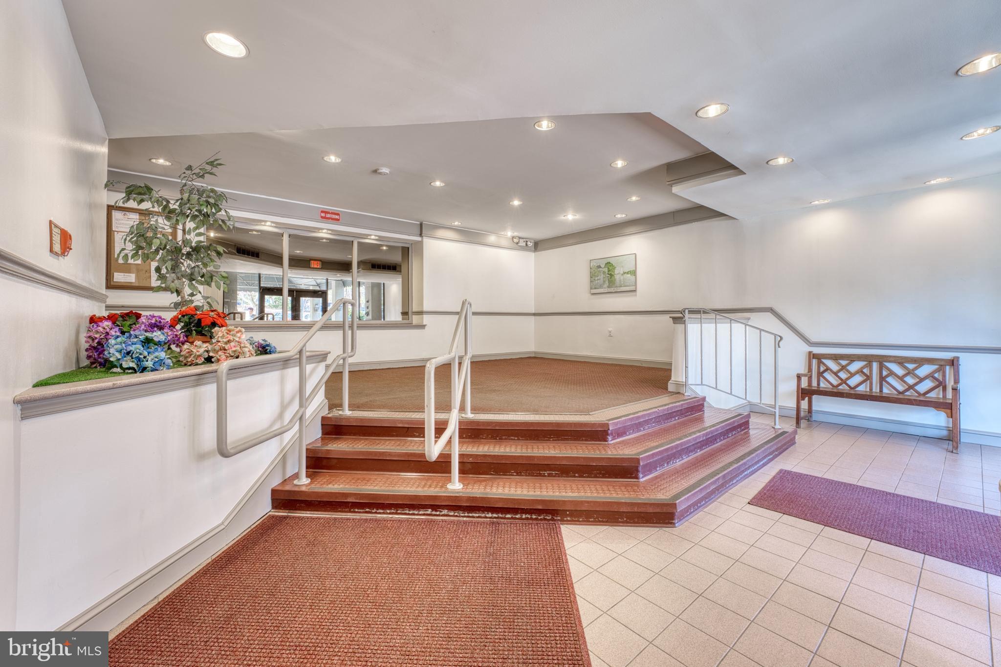 BRIARWOOD COURT - Residential