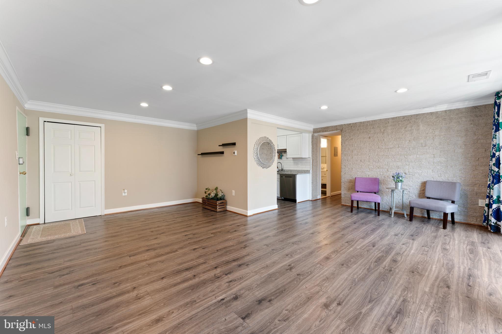 BRIARWOOD COURT - Residential