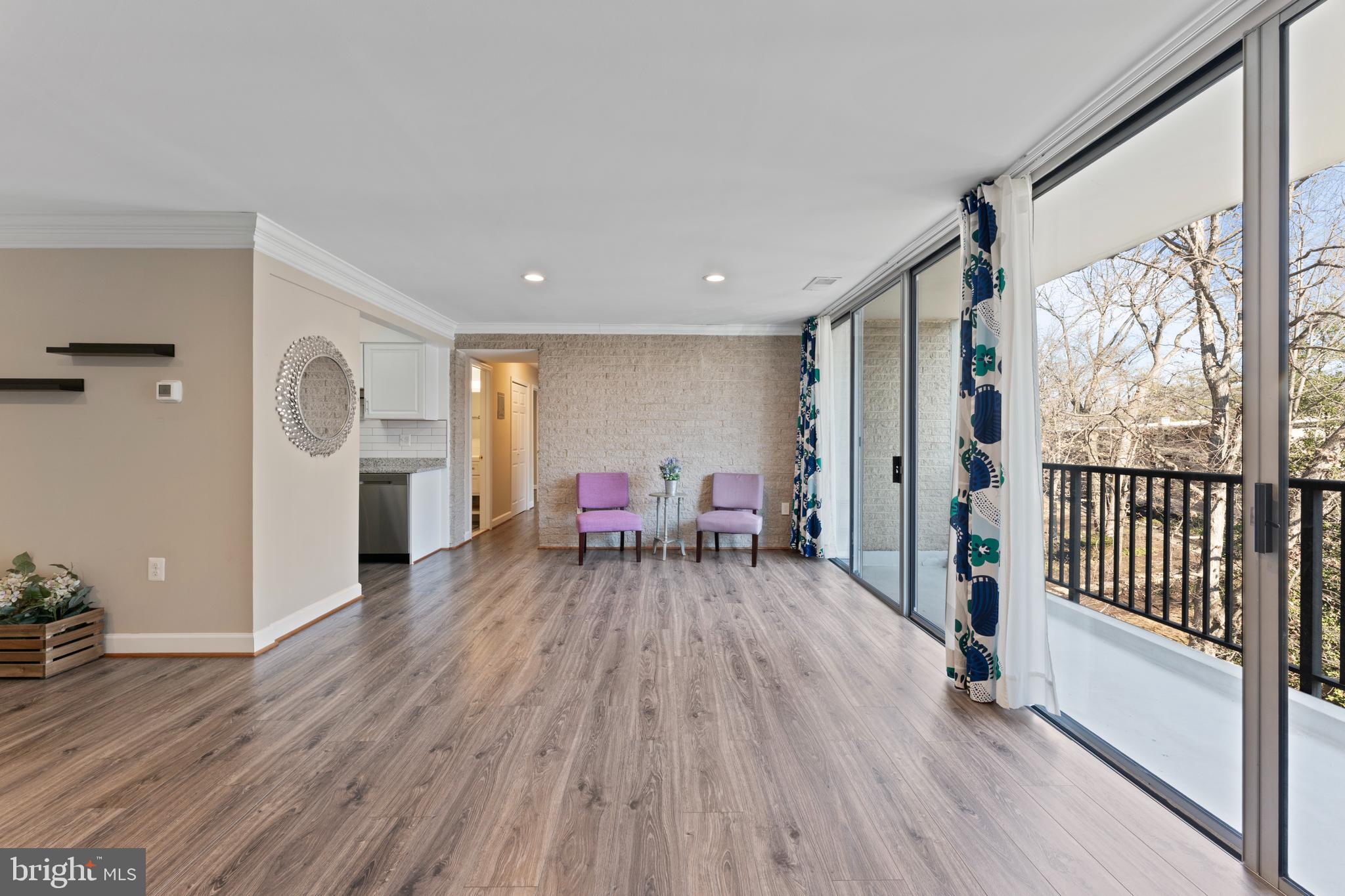 BRIARWOOD COURT - Residential