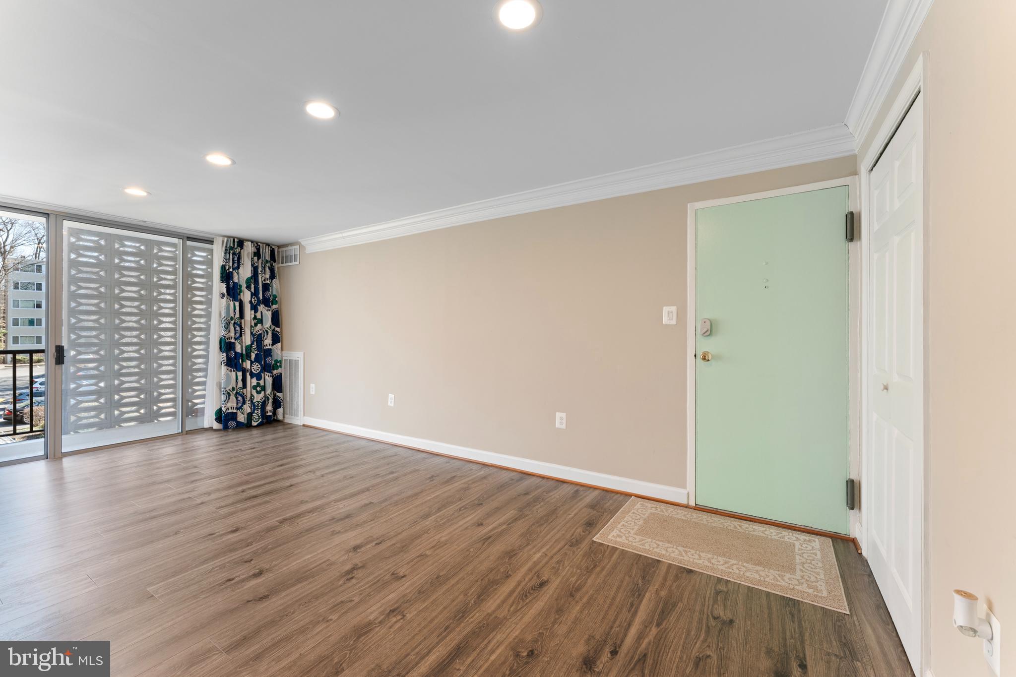 BRIARWOOD COURT - Residential