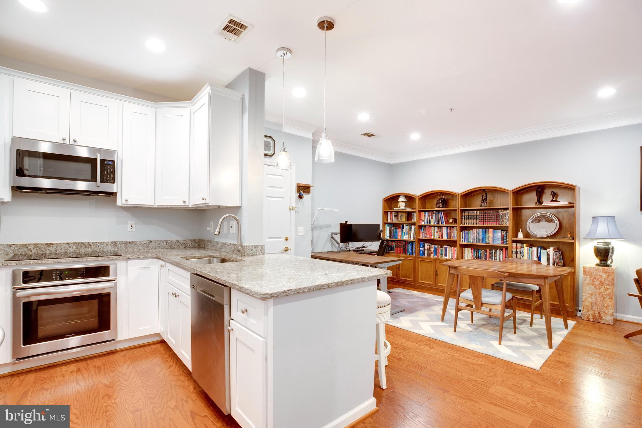 1571 SPRING GATE DRIVE 6106