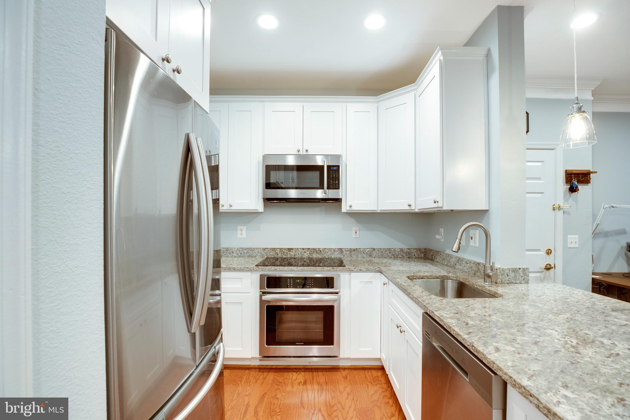 1571 SPRING GATE DRIVE 6106