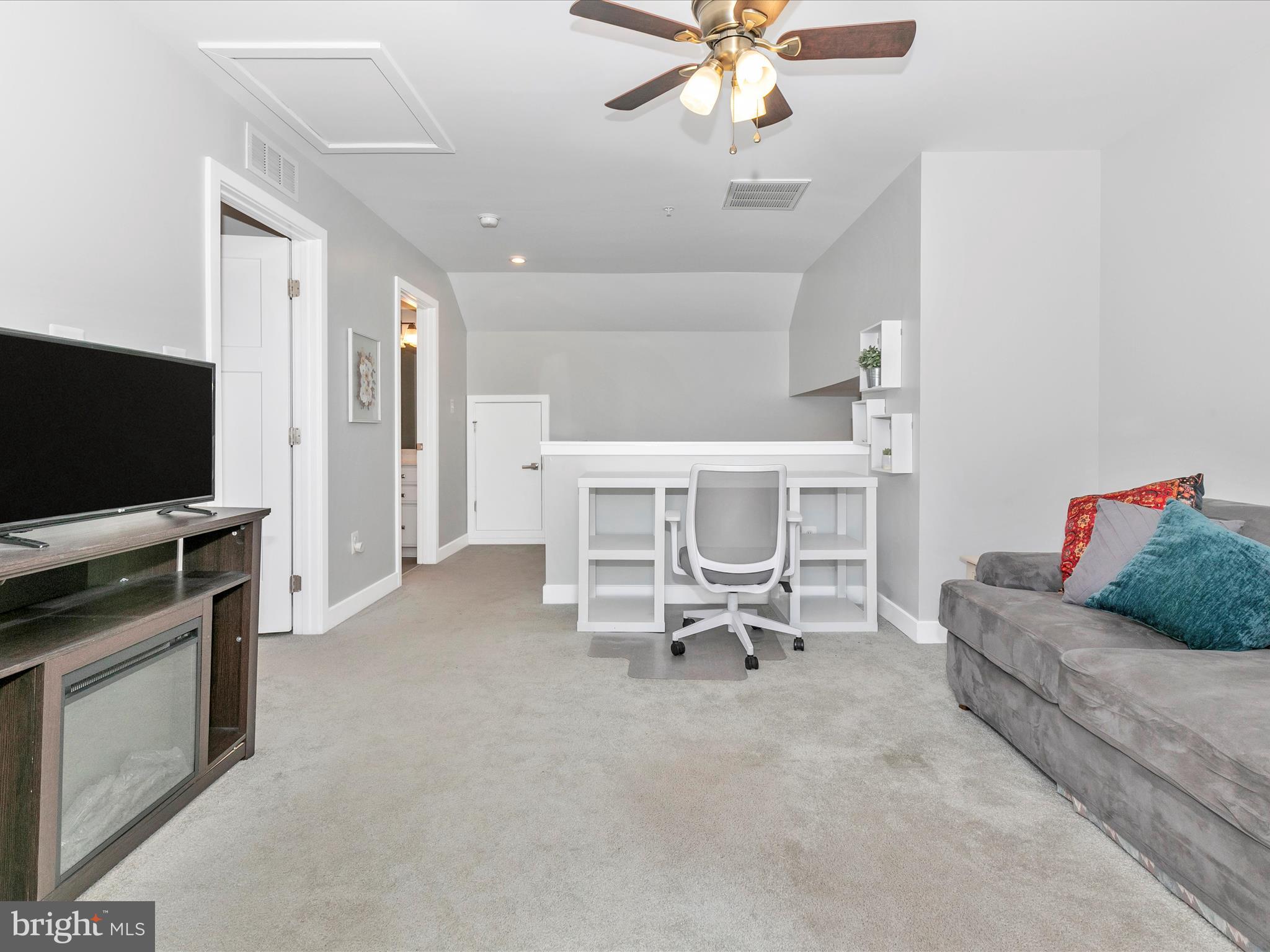 LAKE LINGANORE TOWN CENTER - Residential