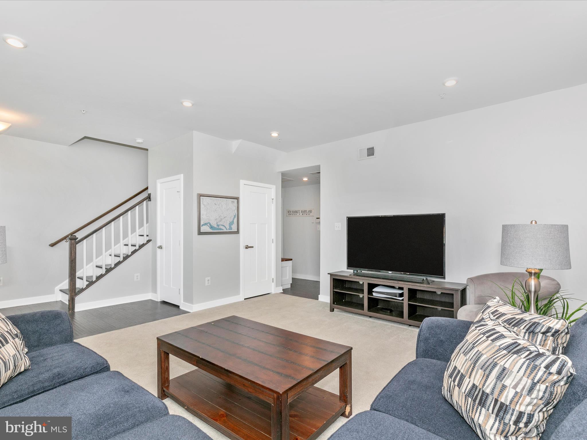 LAKE LINGANORE TOWN CENTER - Residential