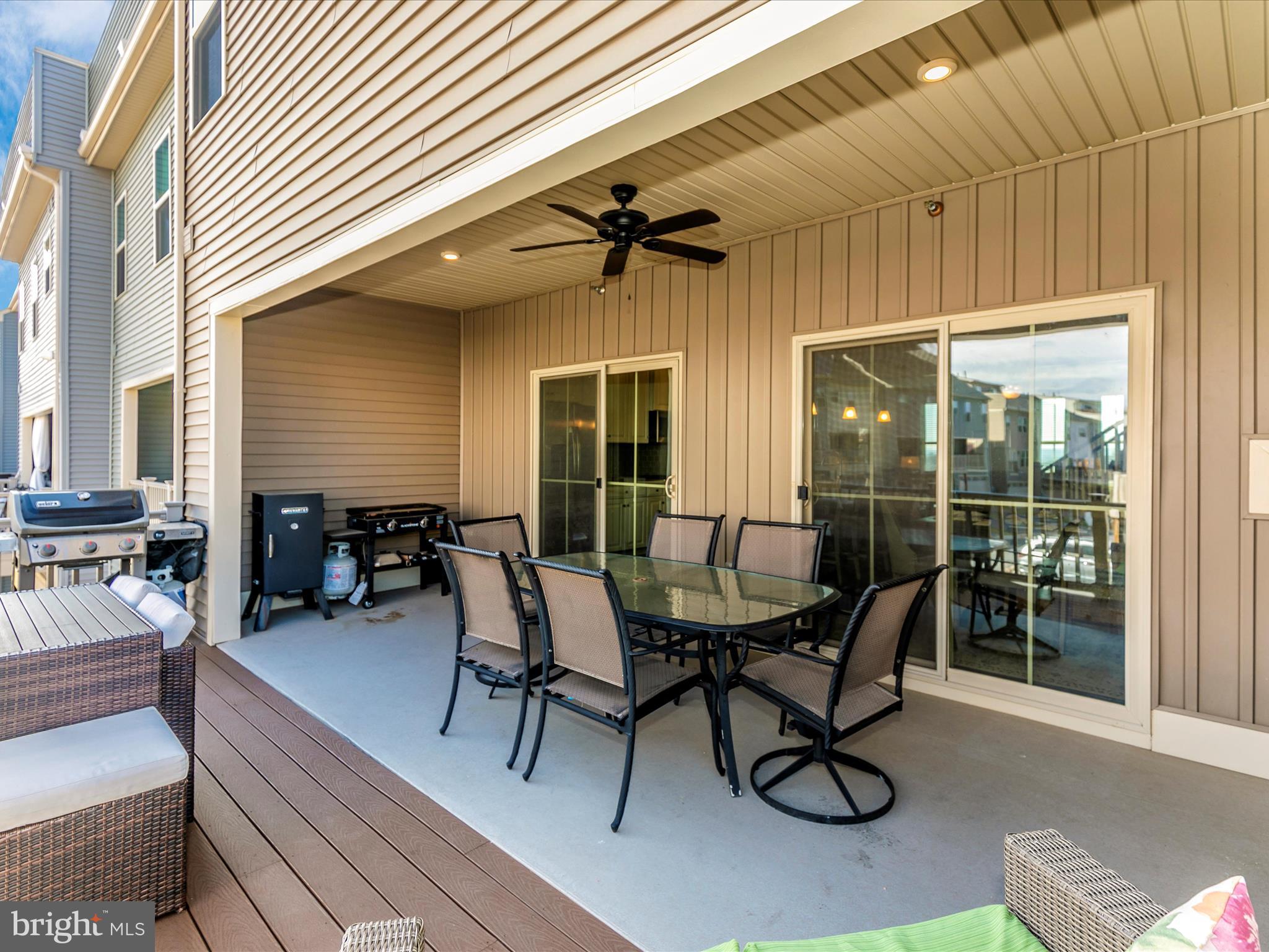 LAKE LINGANORE TOWN CENTER - Residential