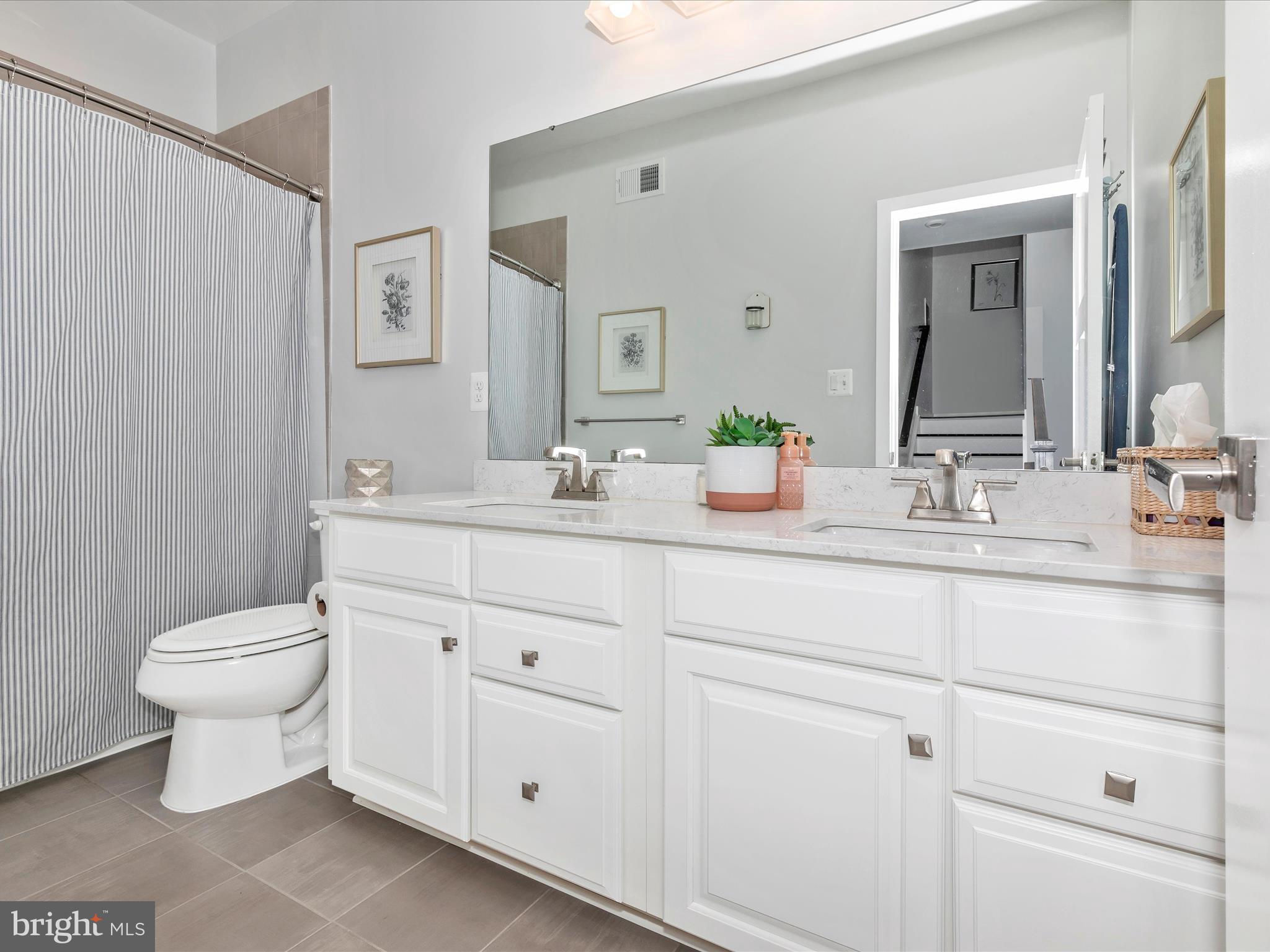 LAKE LINGANORE TOWN CENTER - Residential