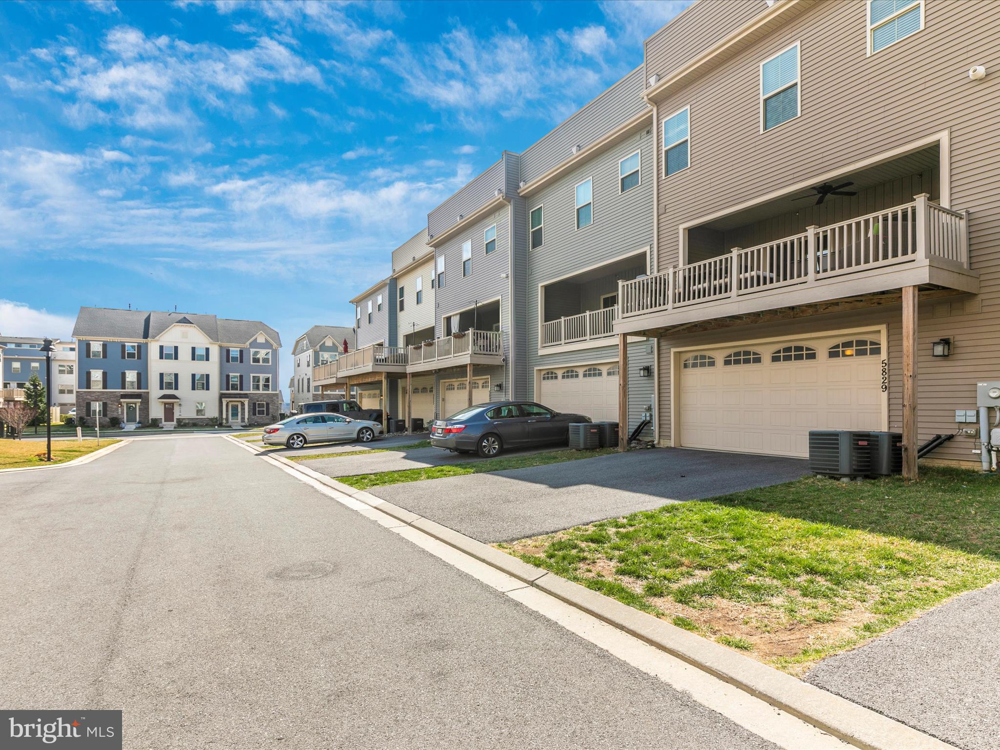 LAKE LINGANORE TOWN CENTER - Residential