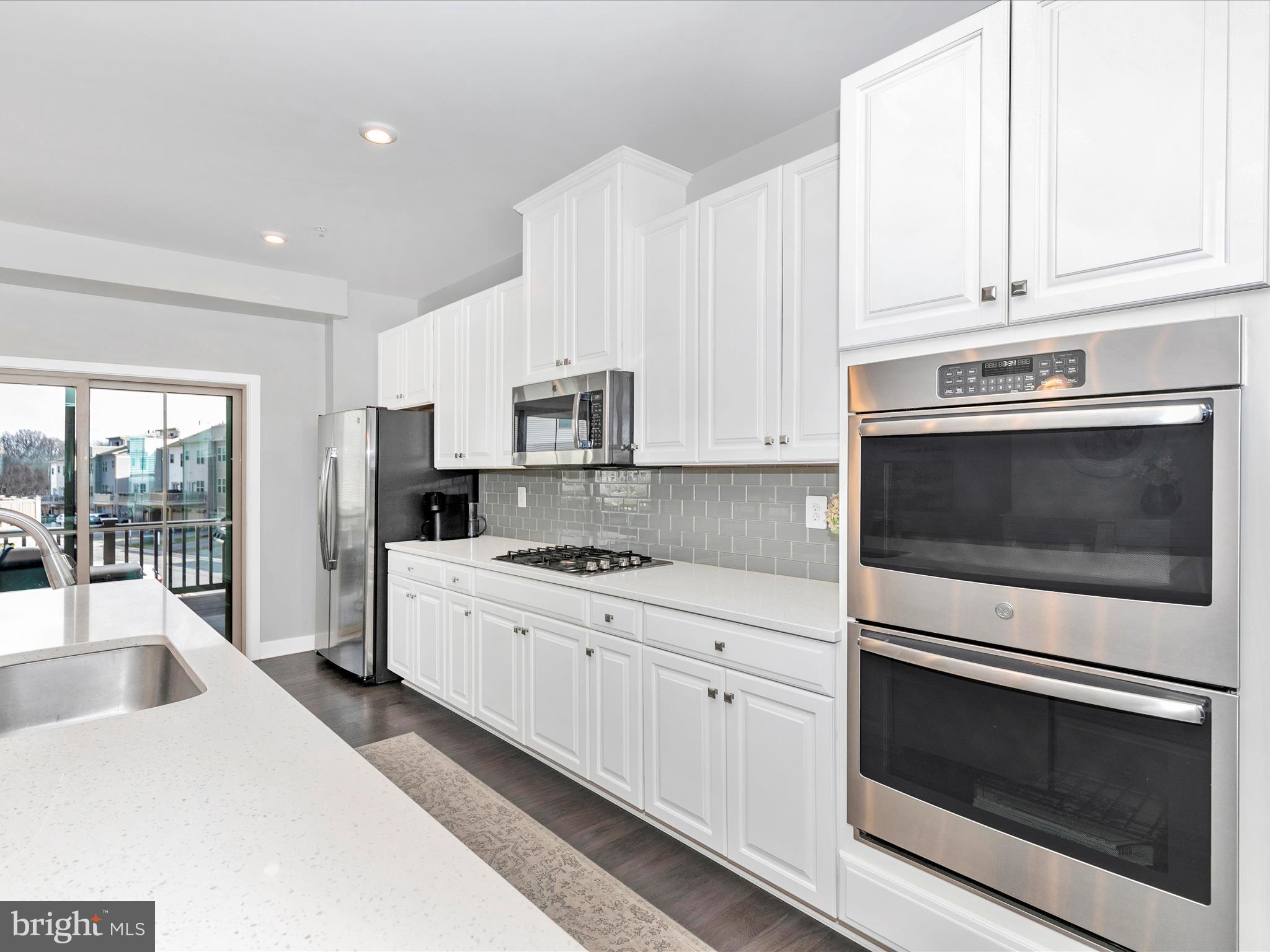 LAKE LINGANORE TOWN CENTER - Residential