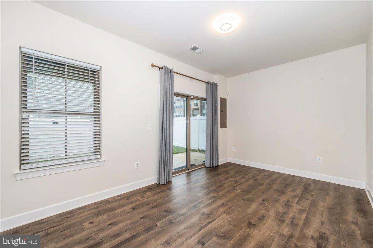 DOMINION TRAIL - Residential Lease