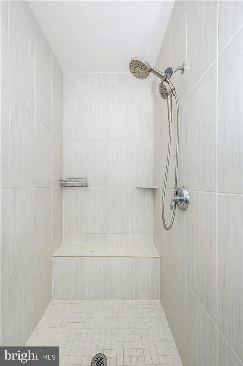 DOMINION TRAIL - Residential Lease