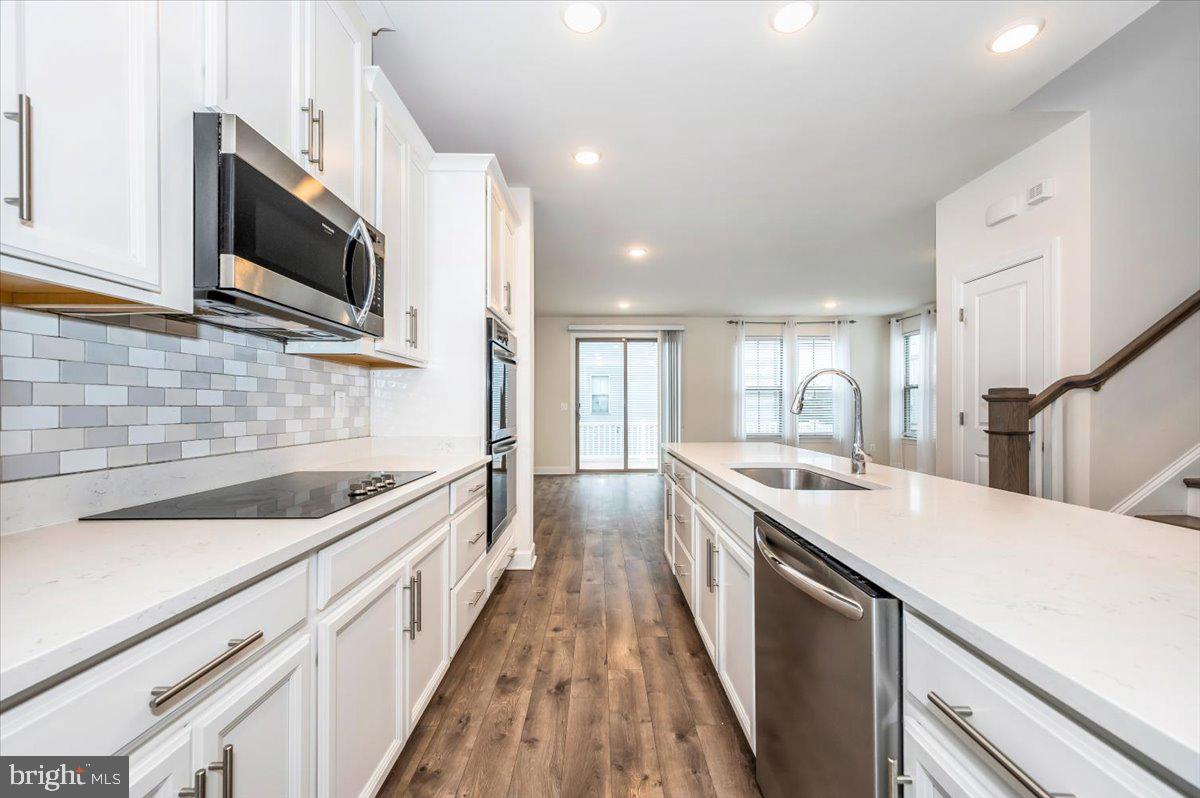 DOMINION TRAIL - Residential Lease