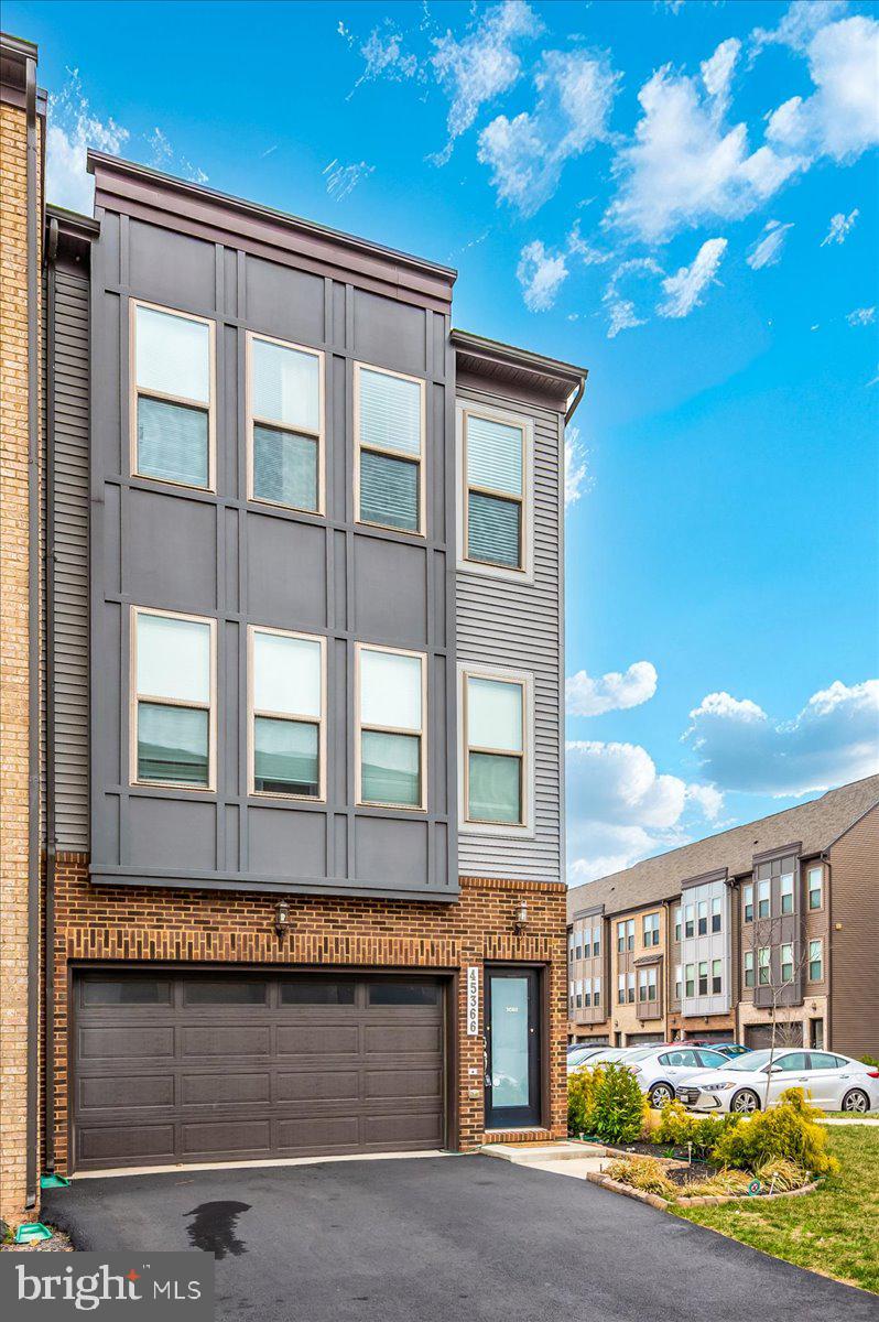 DOMINION TRAIL - Residential Lease