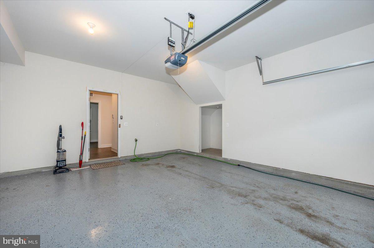 DOMINION TRAIL - Residential Lease