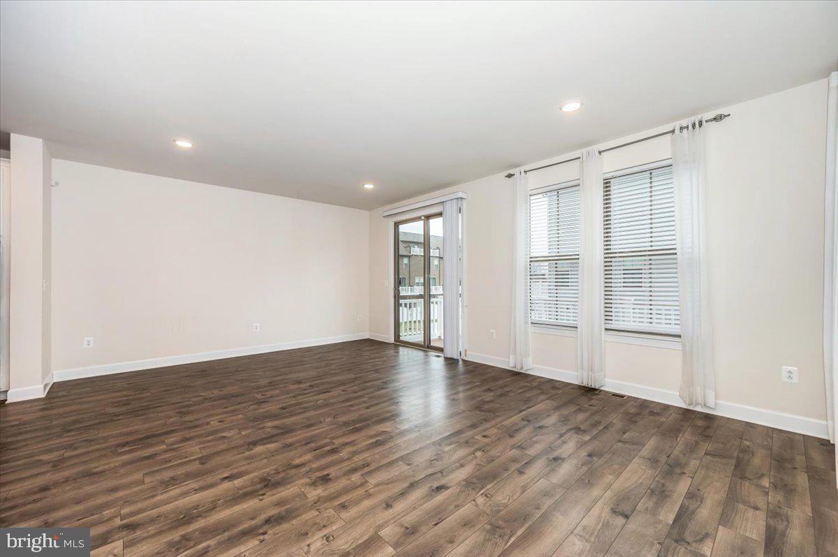 DOMINION TRAIL - Residential Lease