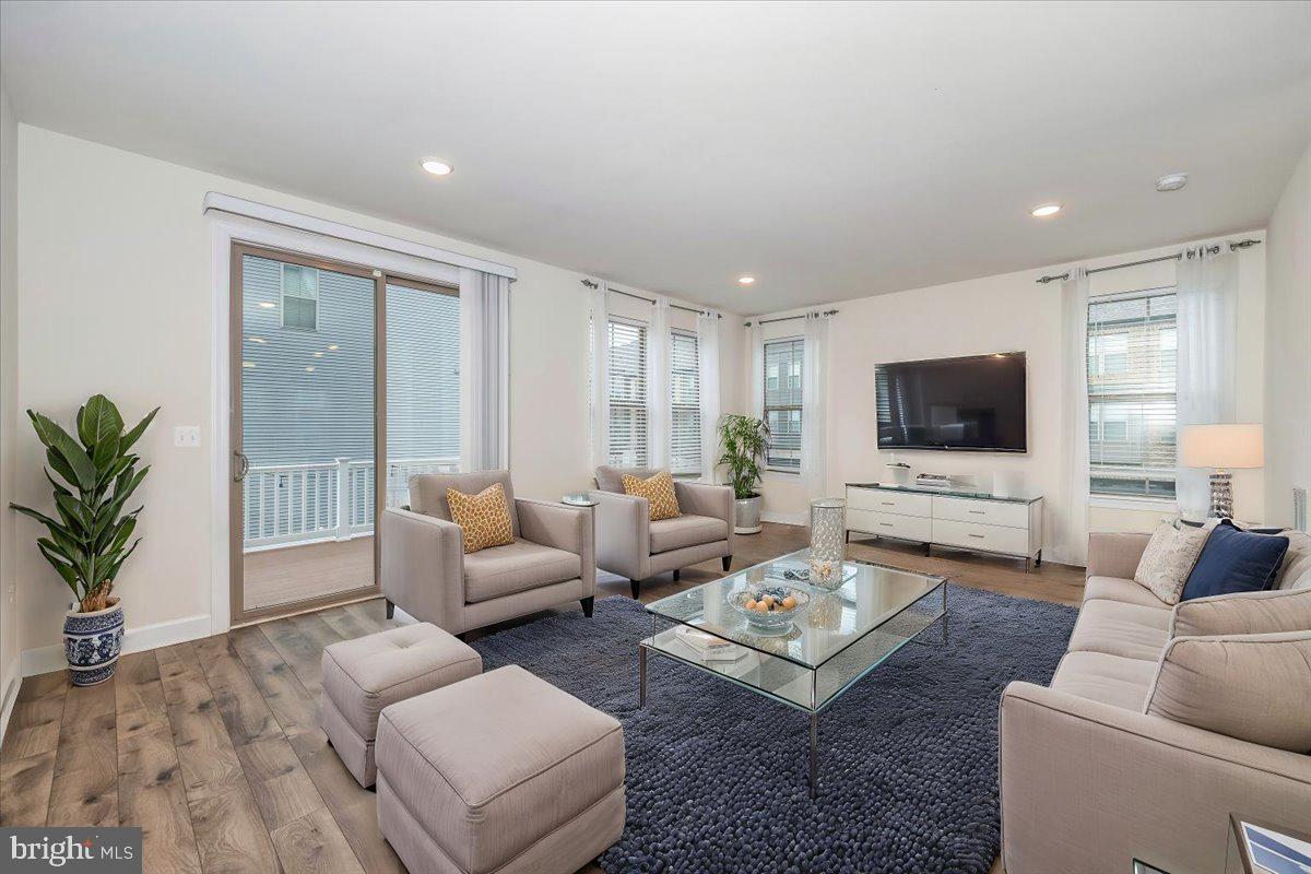 DOMINION TRAIL - Residential Lease