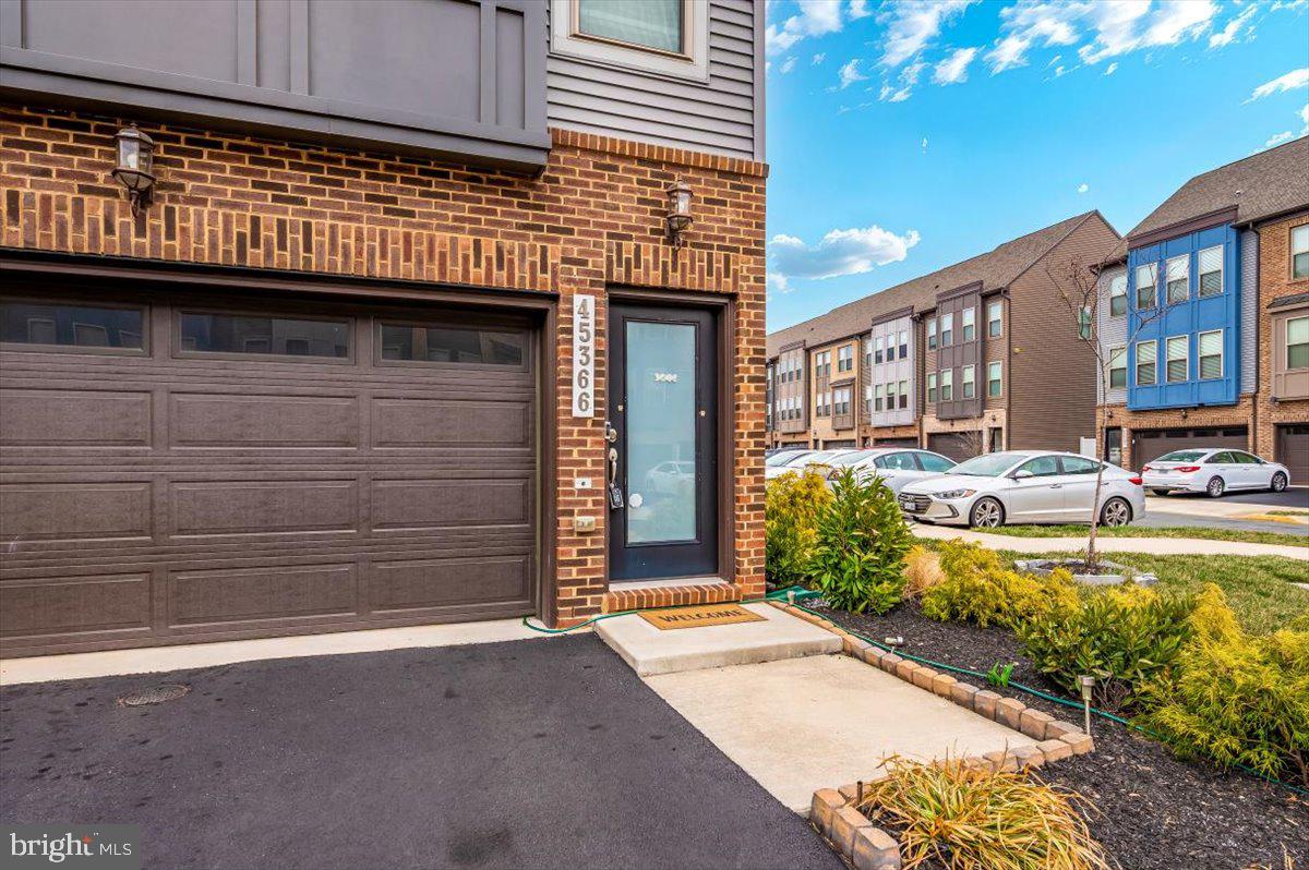 DOMINION TRAIL - Residential Lease