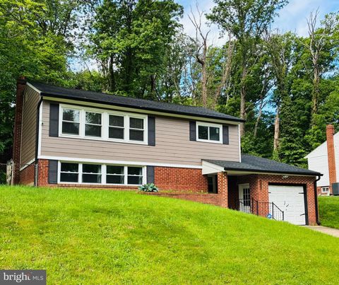 Photo of 1827 Hylton Avenue, WOODBRIDGE, VA 22191 (MLS # VAPW2120090)
