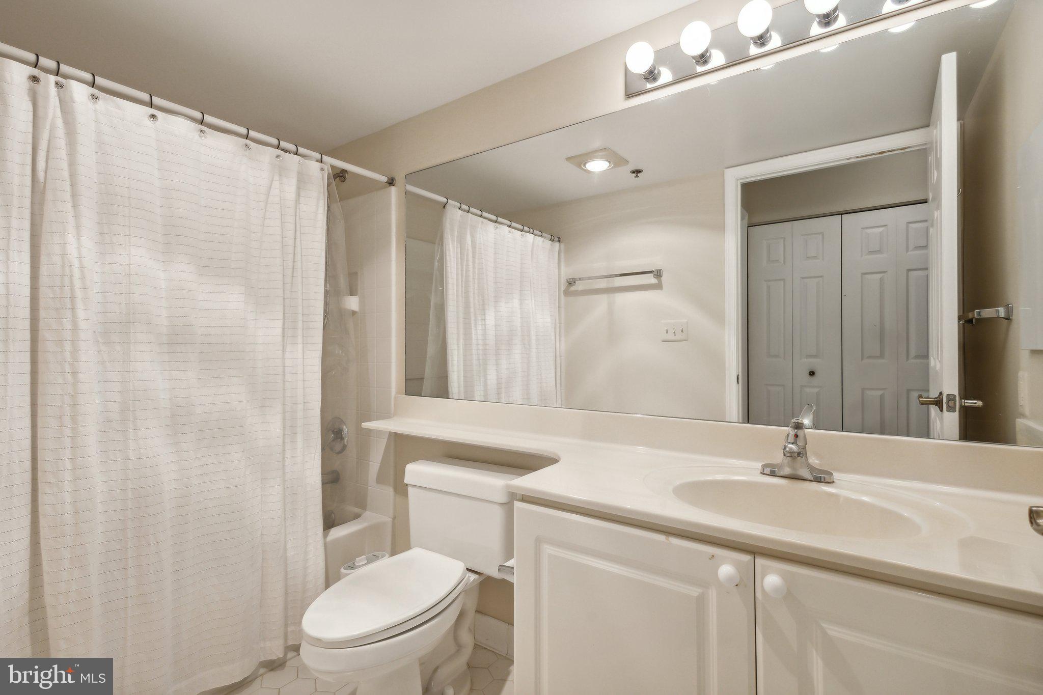 LANSDOWNE WOODS - Residential