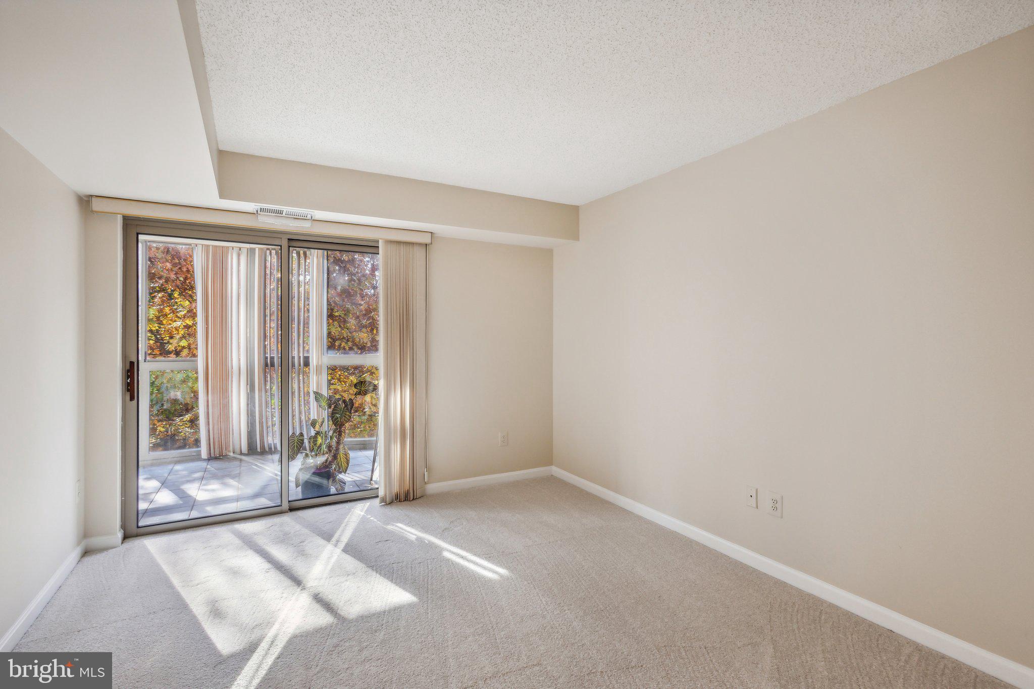 LANSDOWNE WOODS - Residential