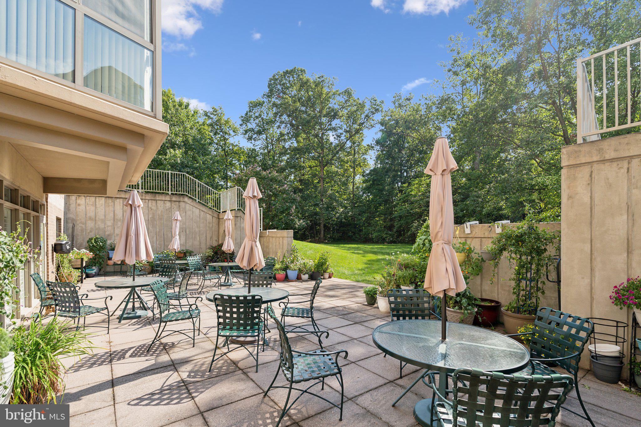 LANSDOWNE WOODS - Residential